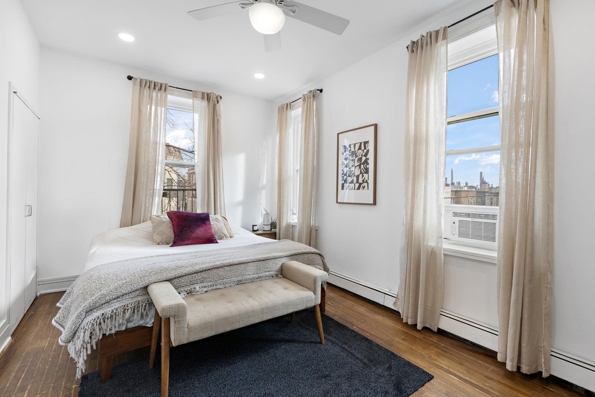 200 HIGHPOINT AVE Unit: 3