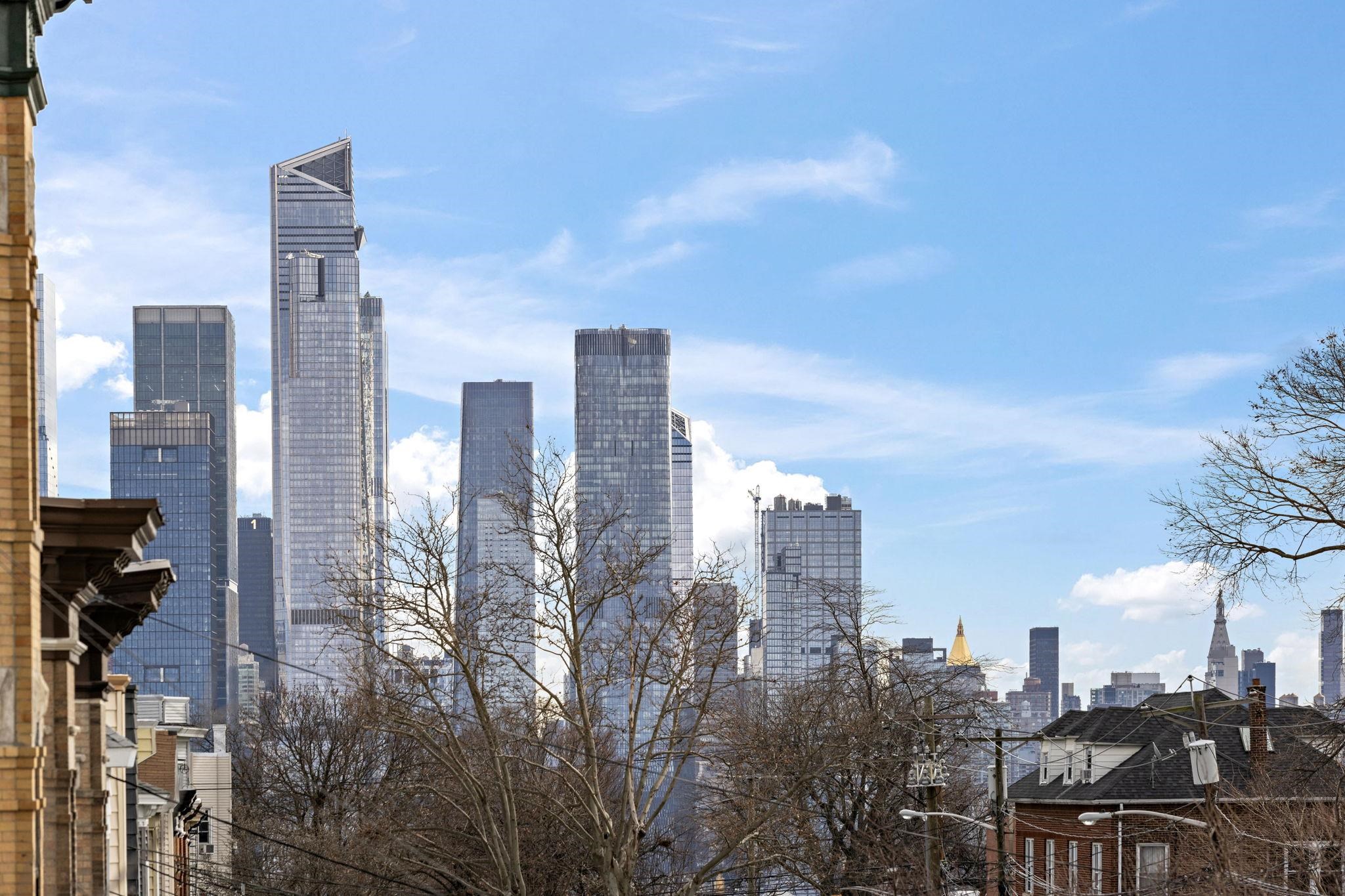 200 HIGHPOINT AVE Unit: 3