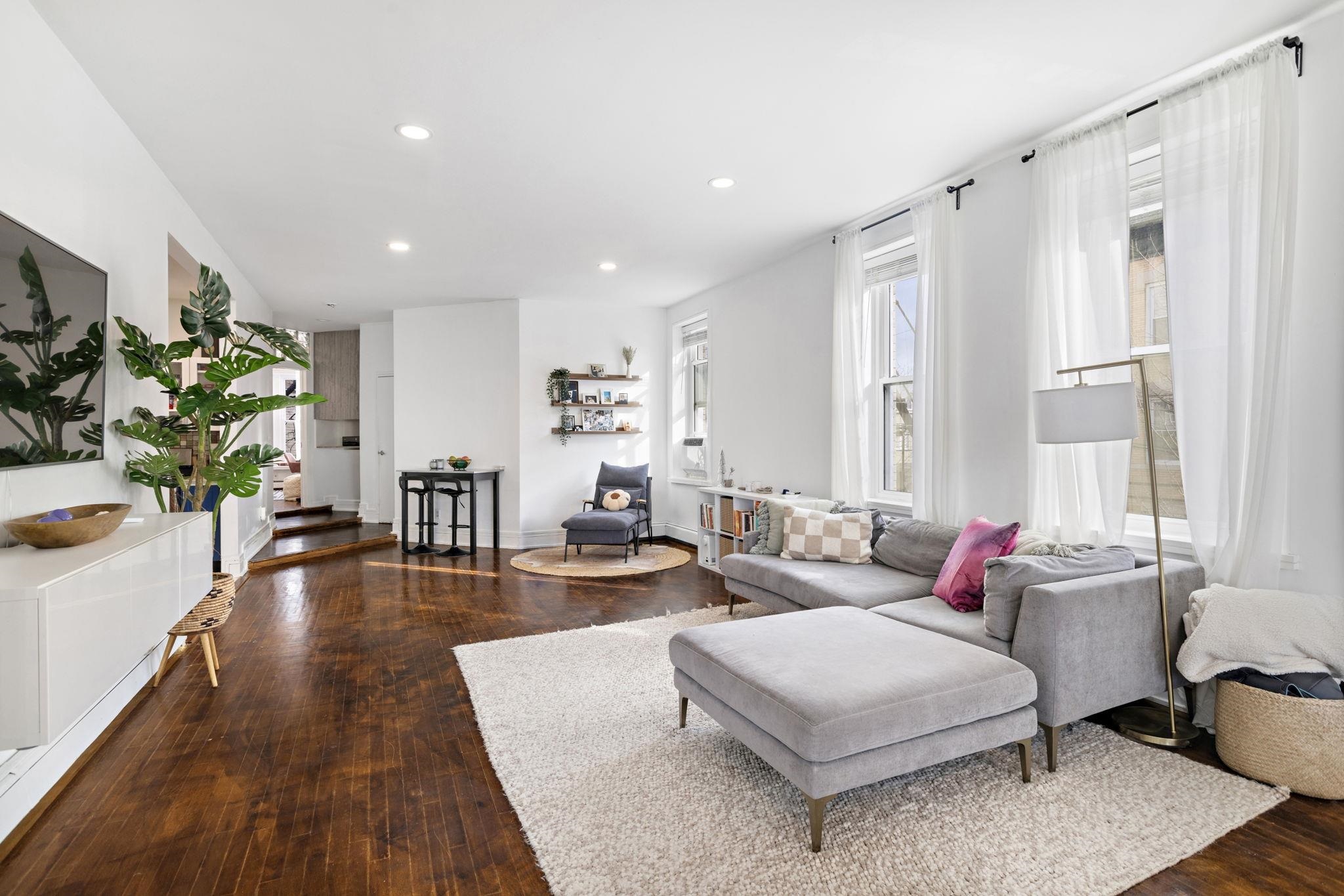 200 HIGHPOINT AVE Unit: 3