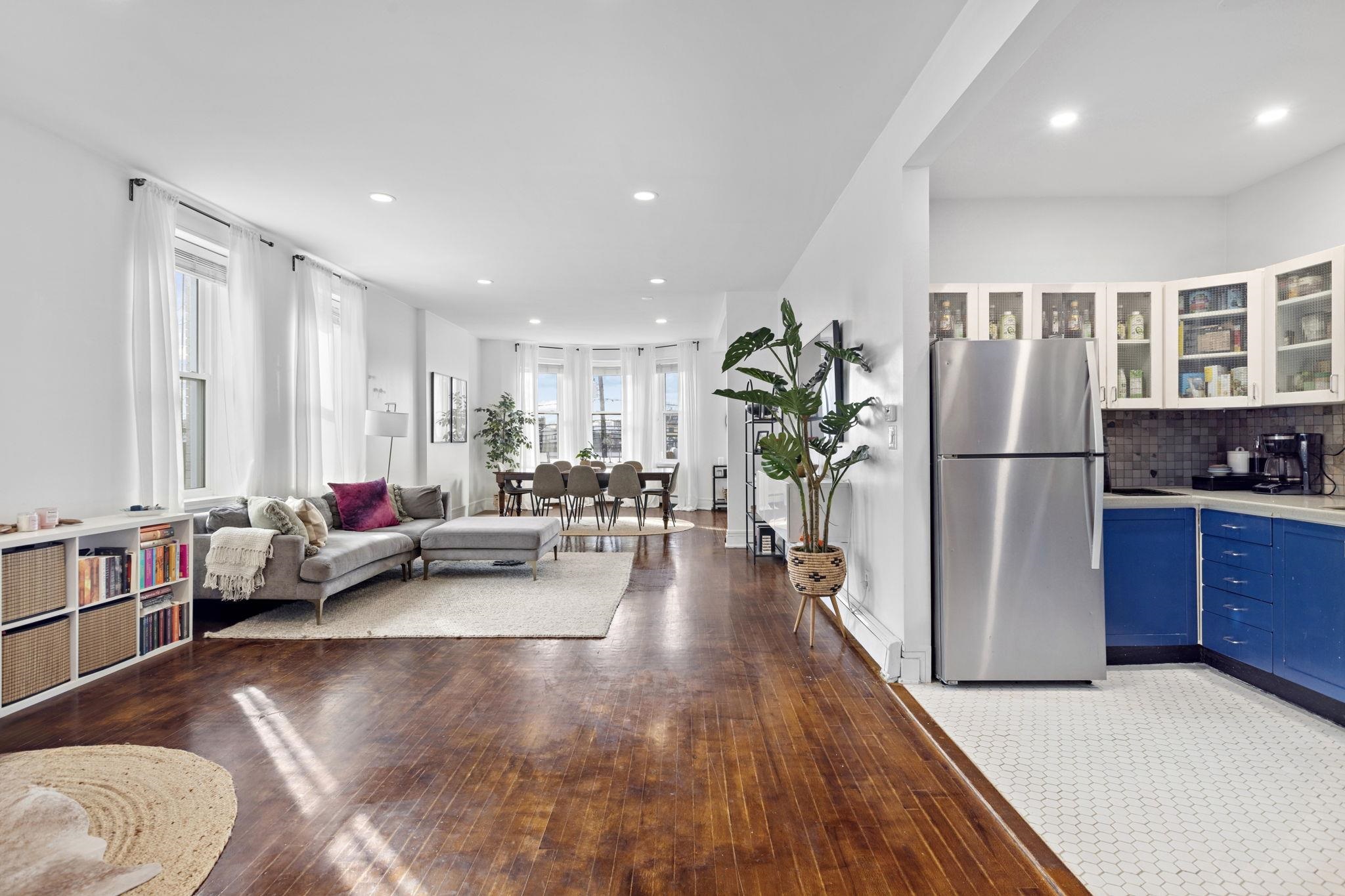 200 HIGHPOINT AVE Unit: 3