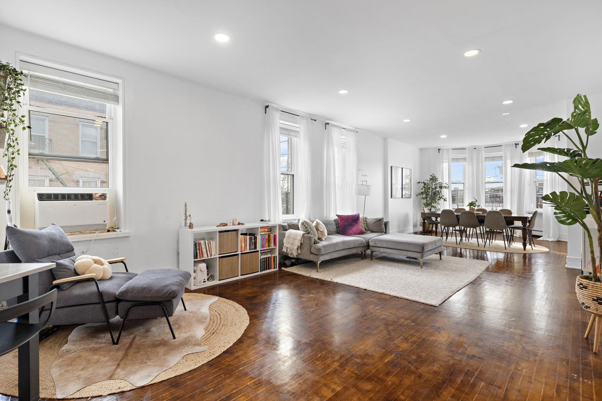 200 HIGHPOINT AVE Unit: 3