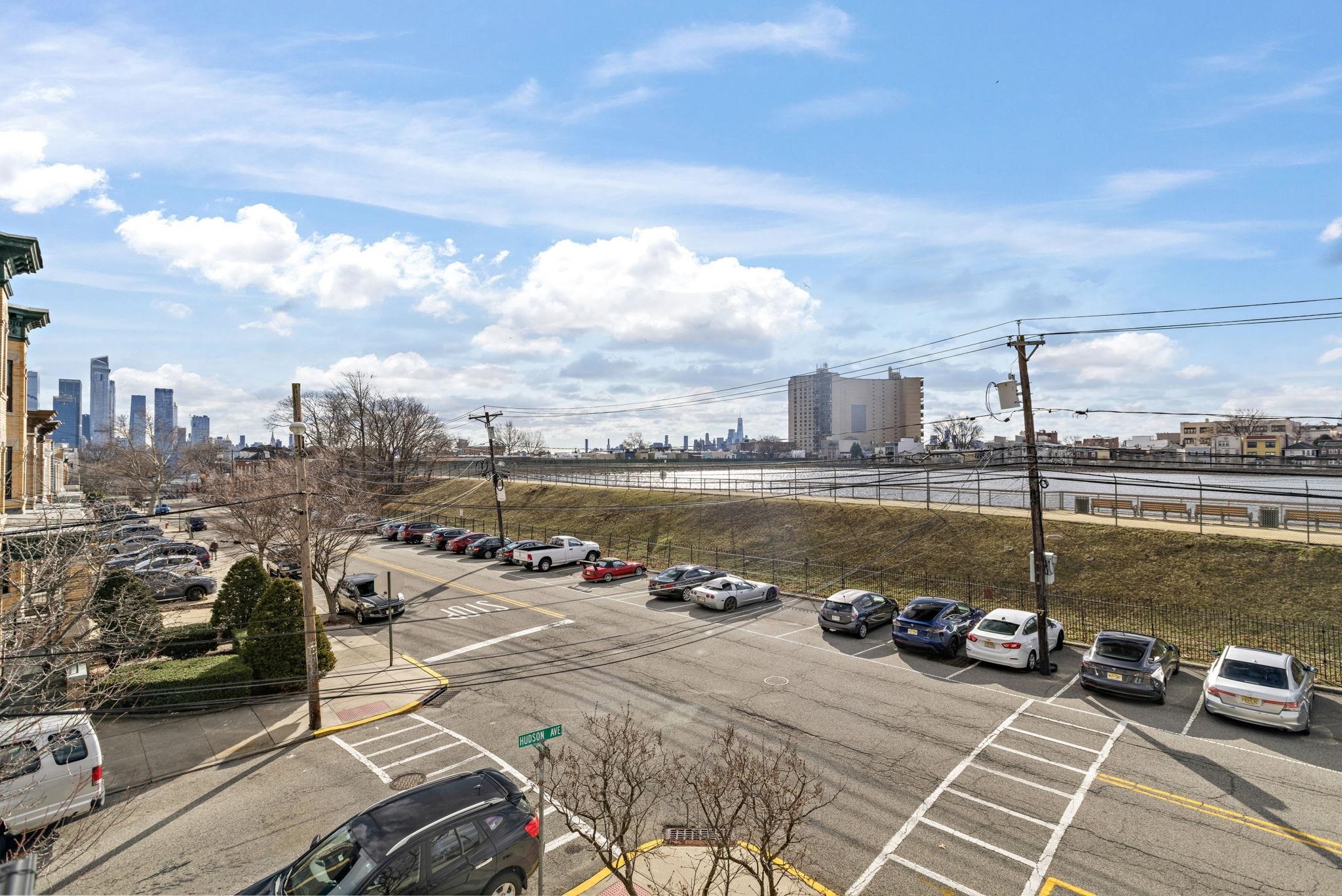 200 HIGHPOINT AVE Unit: 3