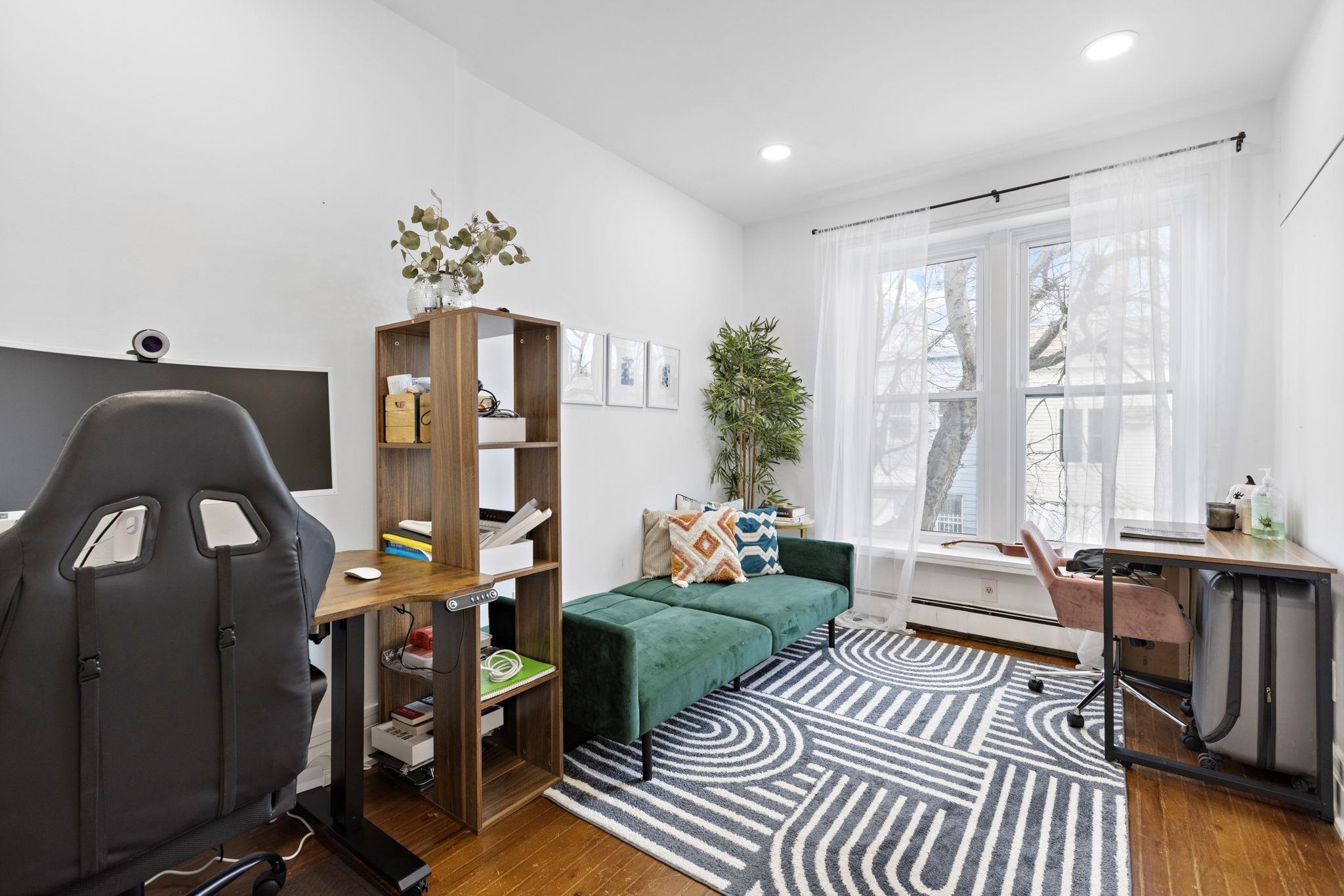 200 HIGHPOINT AVE Unit: 3