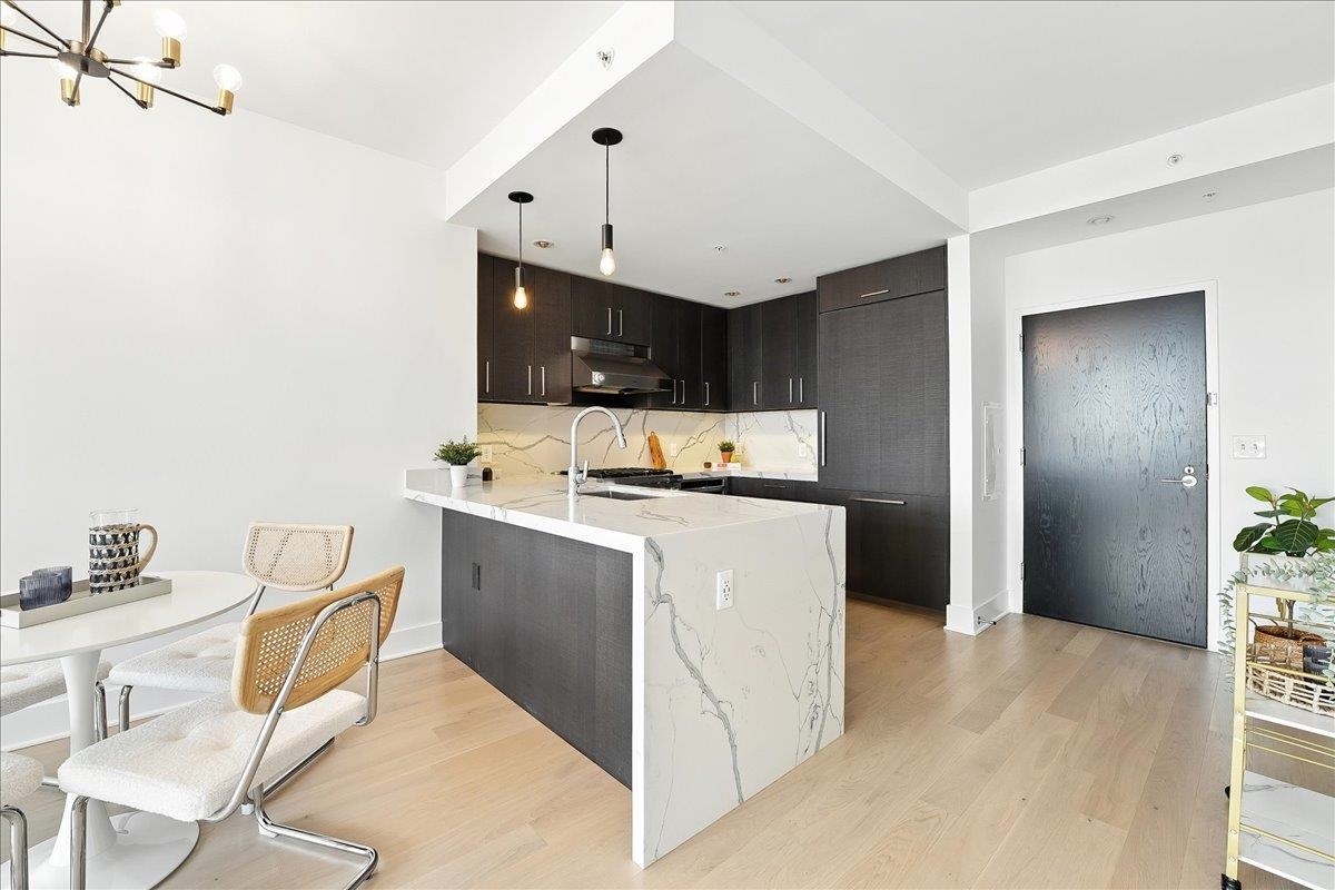 1400 HUDSON ST Unit: 1105