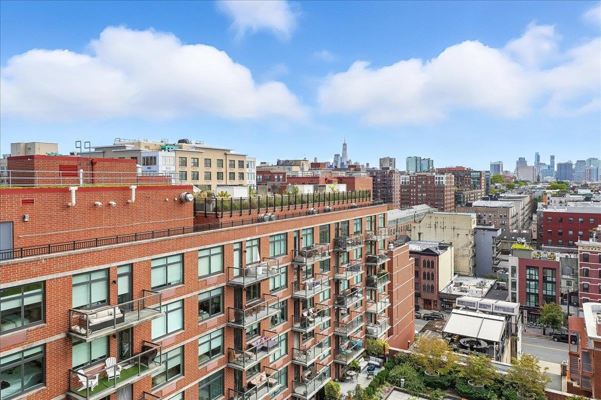 1400 HUDSON ST Unit: 1105