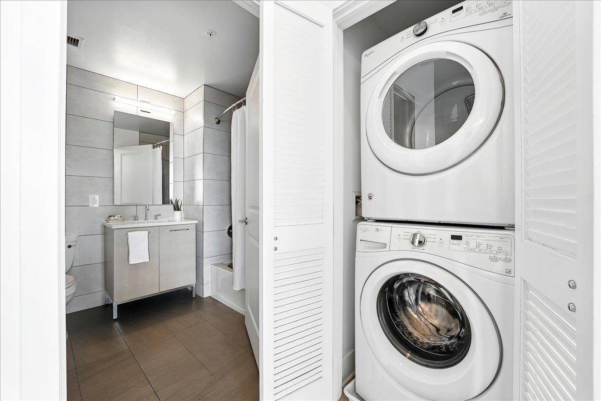 1400 HUDSON ST Unit: 1105