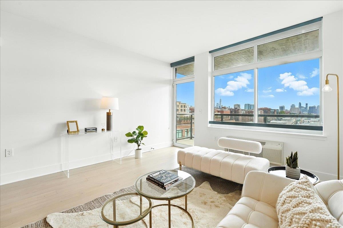 1400 HUDSON ST Unit: 1105