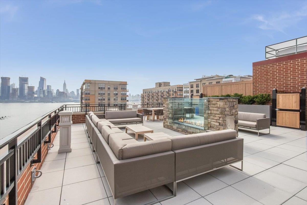 1400 HUDSON ST Unit: 1105