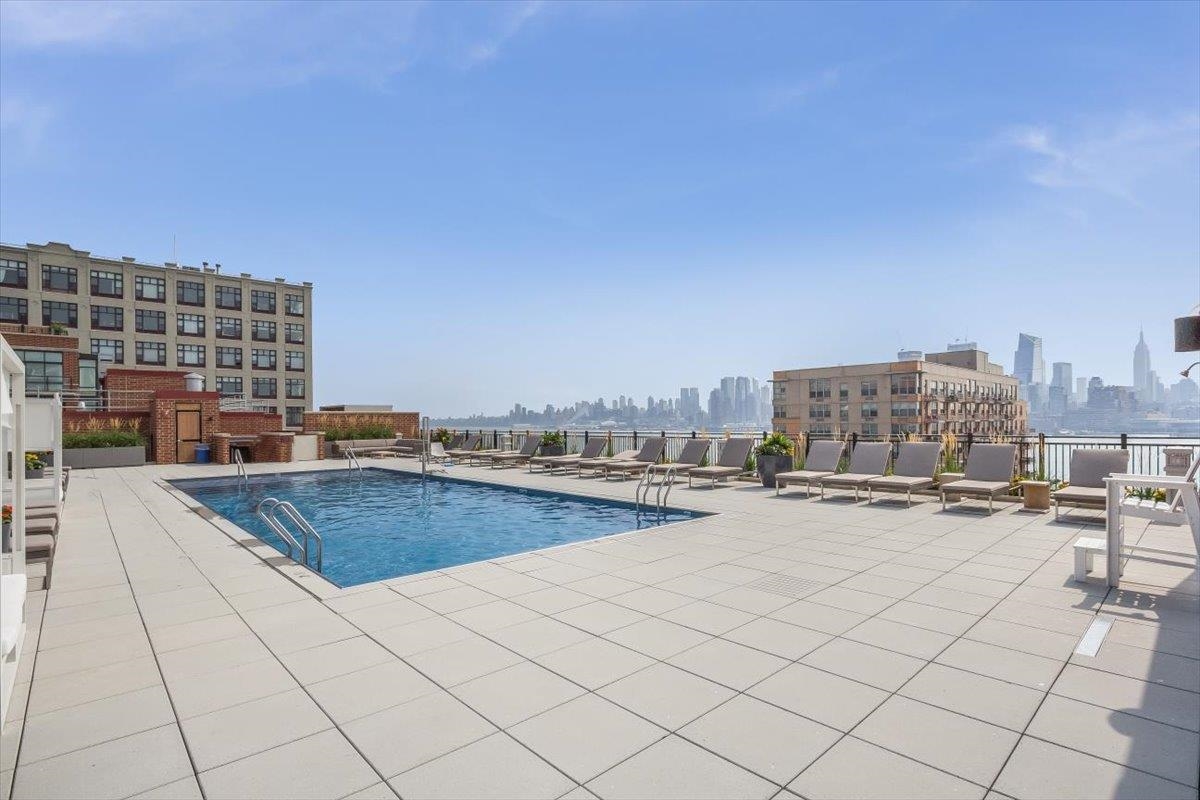 1400 HUDSON ST Unit: 1105