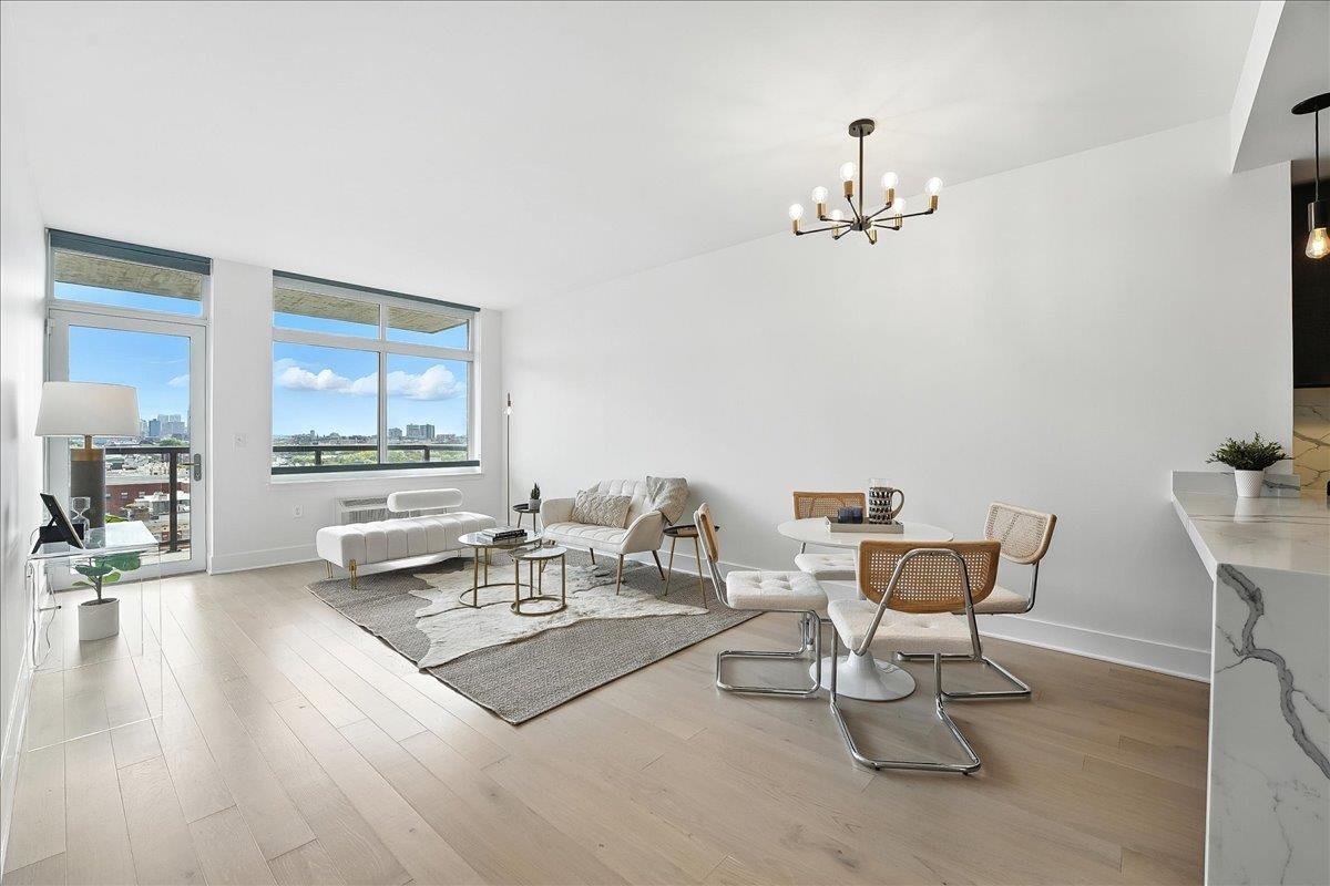 1400 HUDSON ST Unit: 1105