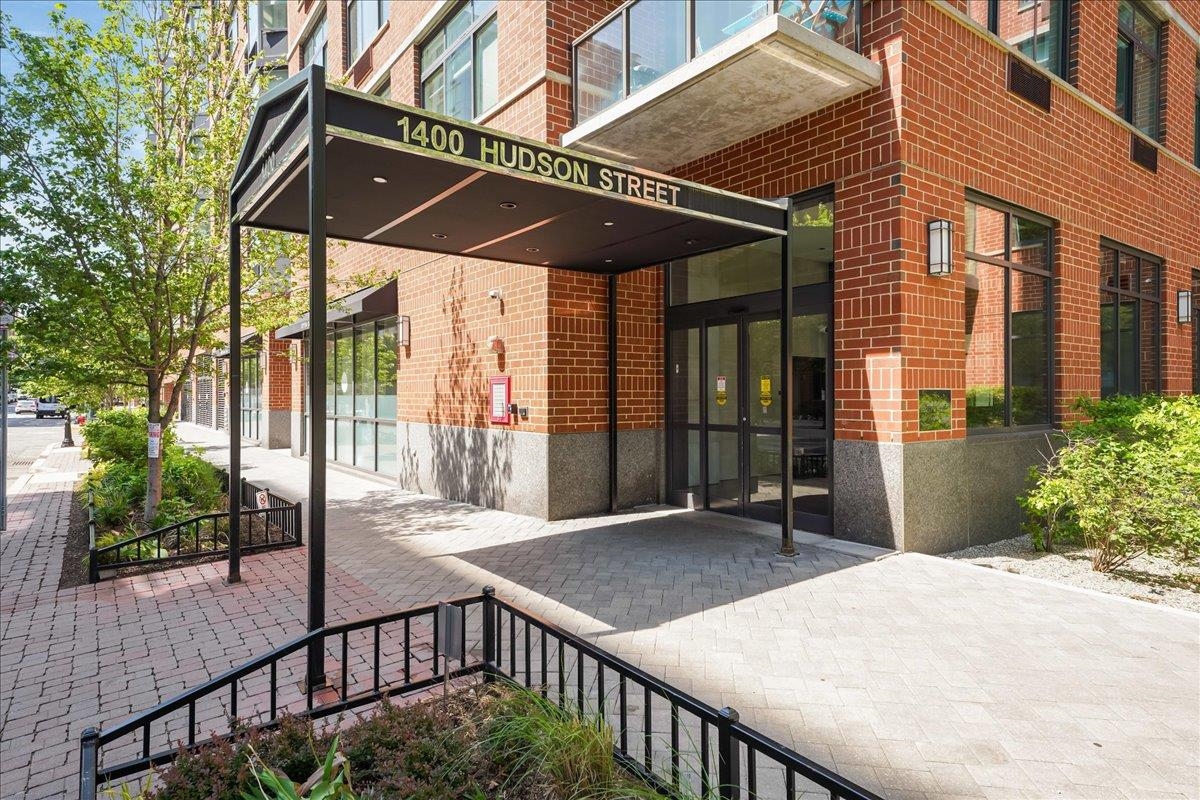 1400 HUDSON ST Unit: 1105