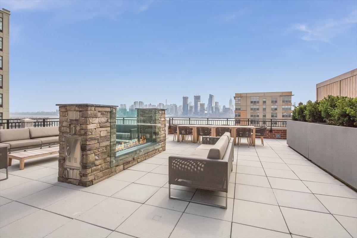 1400 HUDSON ST Unit: 1105