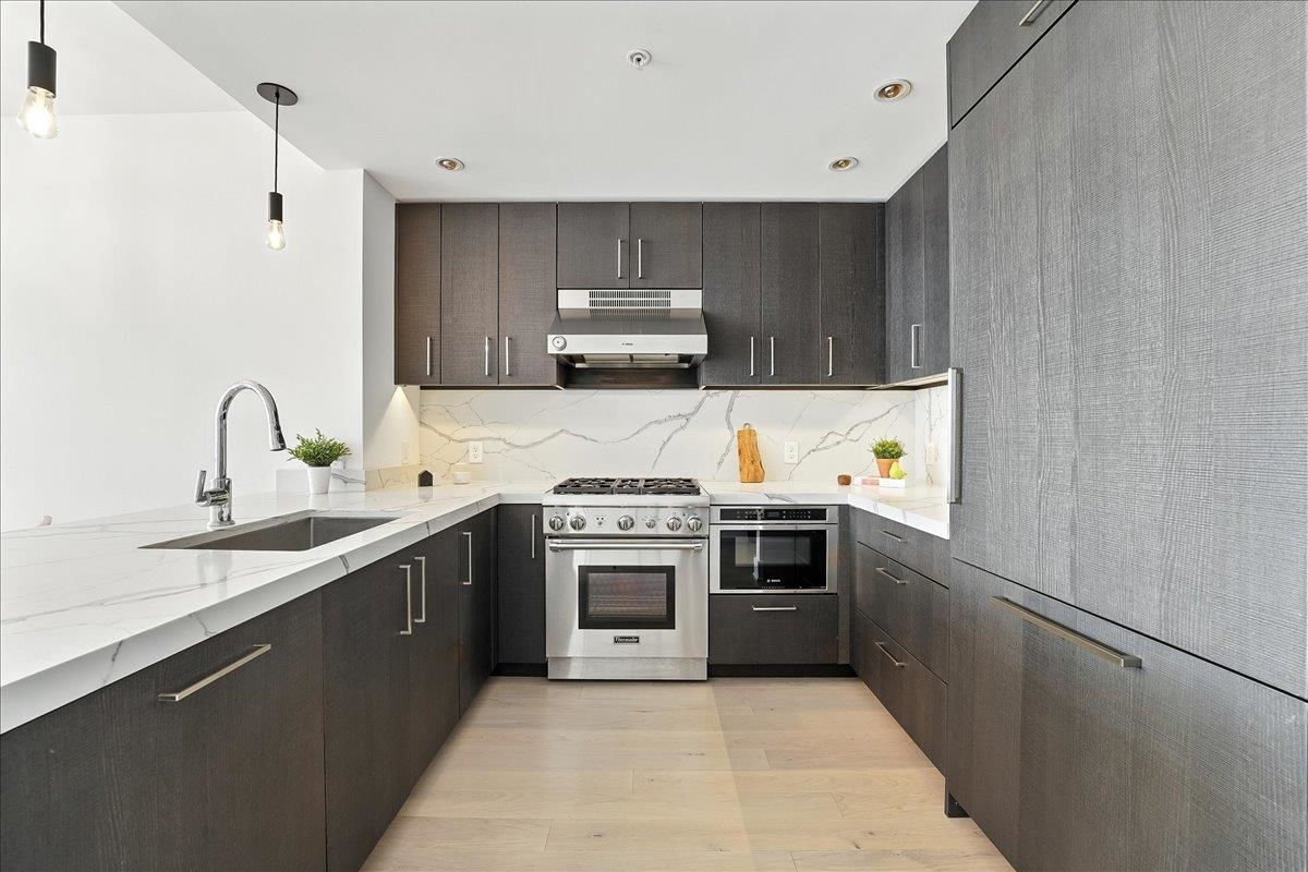 1400 HUDSON ST Unit: 1105