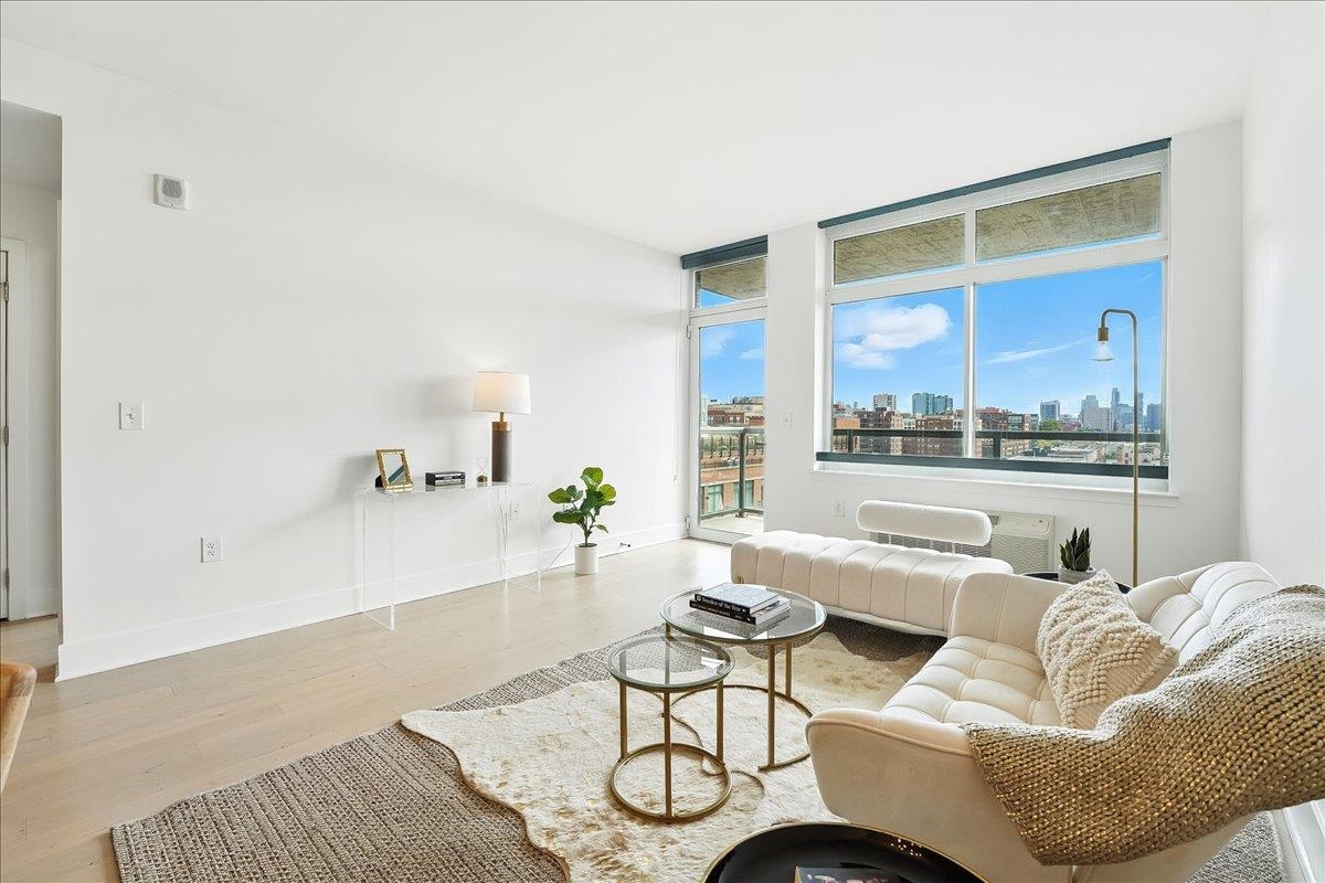 1400 HUDSON ST Unit: 1105