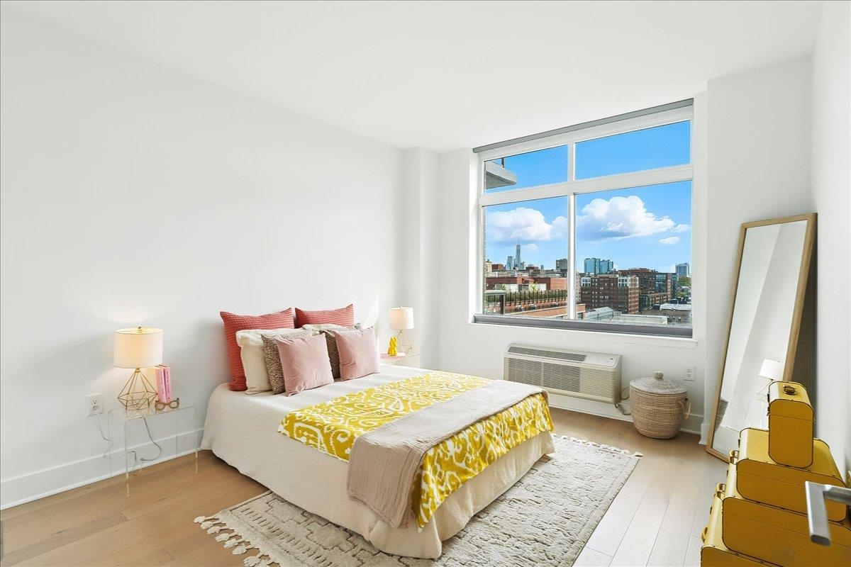 1400 HUDSON ST Unit: 1105
