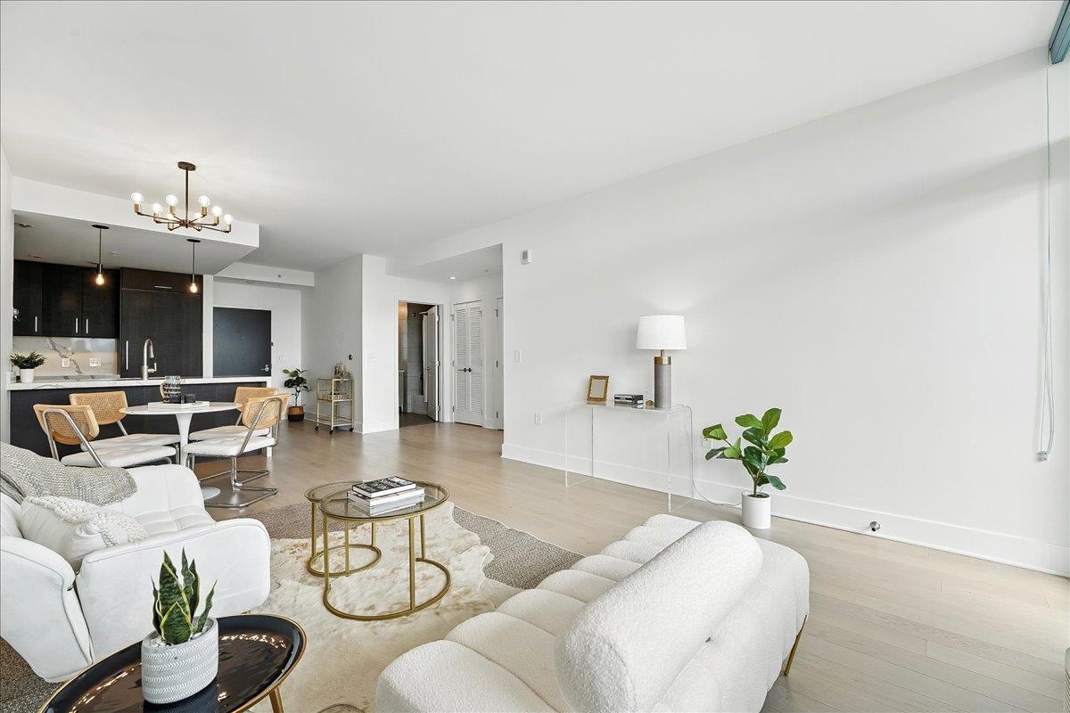 1400 HUDSON ST Unit: 1105
