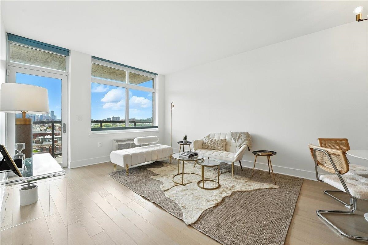 1400 HUDSON ST Unit: 1105