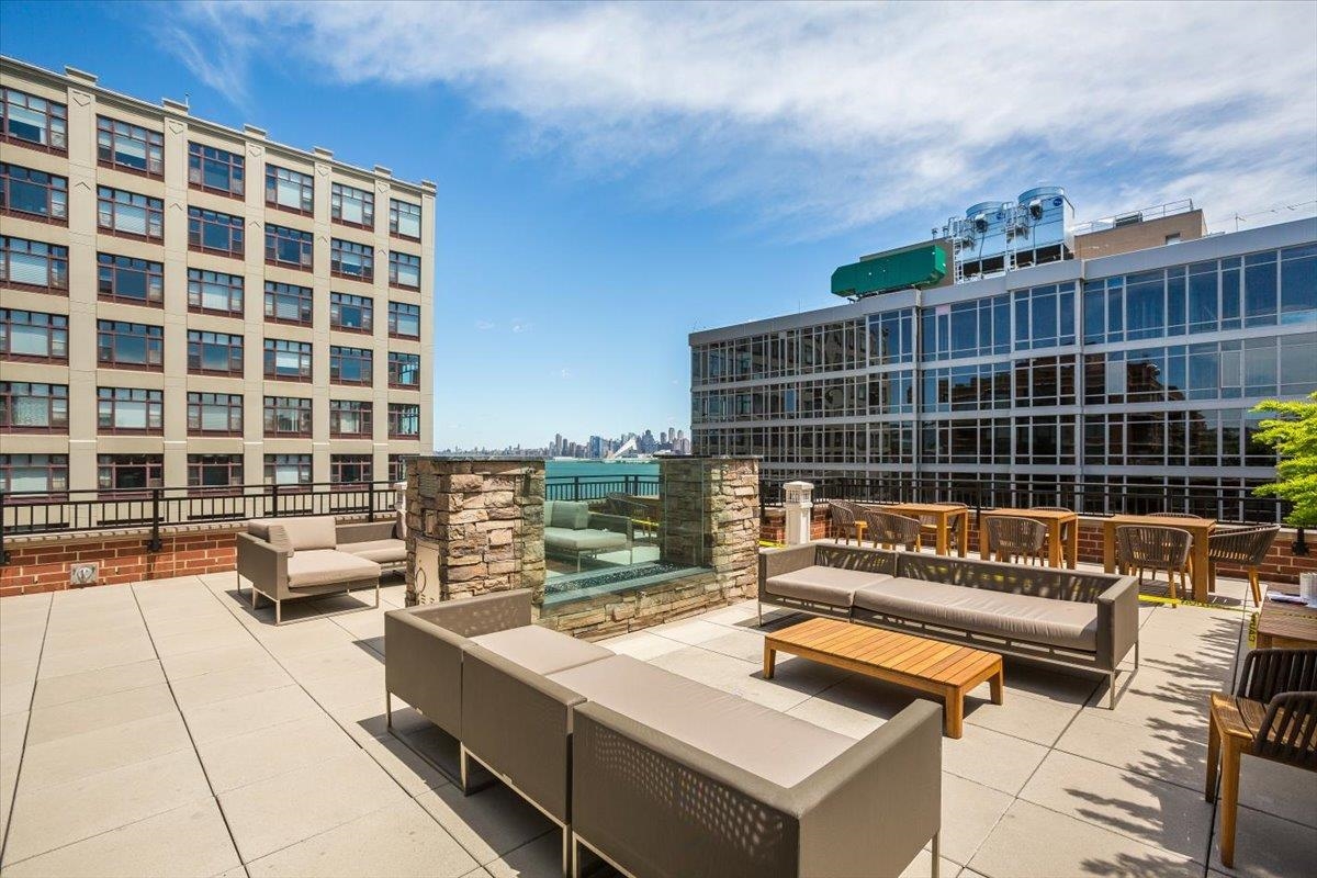 1400 HUDSON ST Unit: 1105
