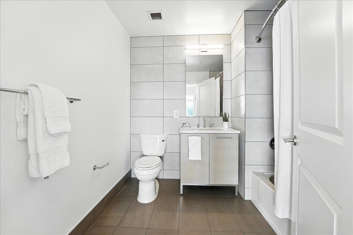 1400 HUDSON ST Unit: 1105