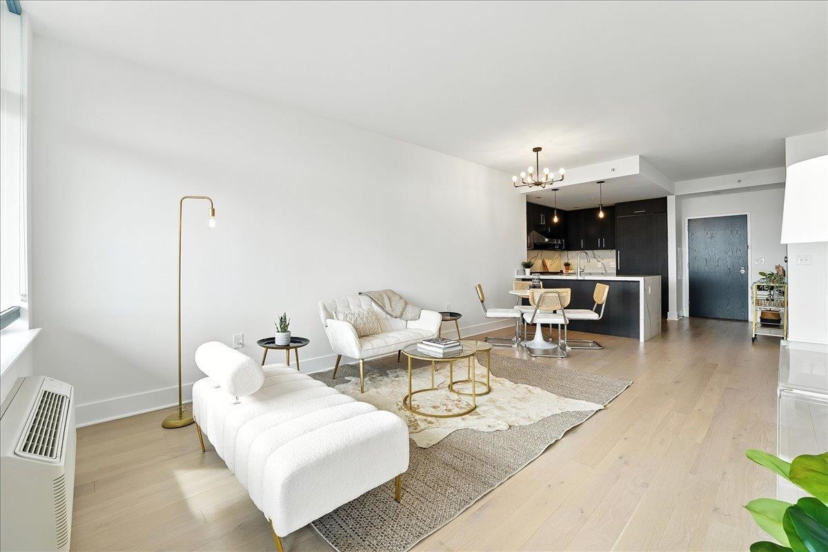 1400 HUDSON ST Unit: 1105