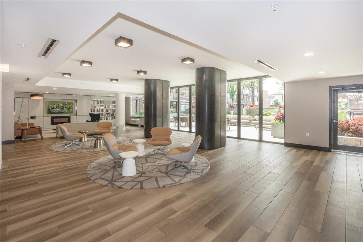 1400 HUDSON ST Unit: 1105