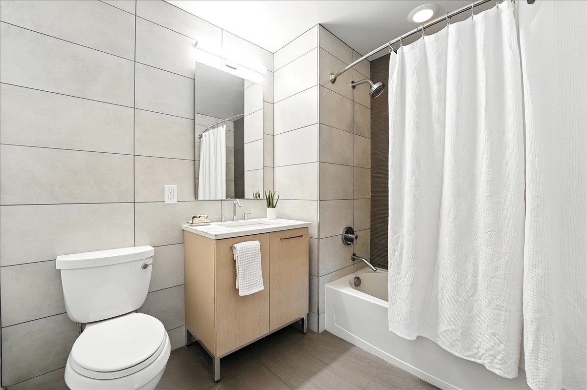 1400 HUDSON ST Unit: 1105