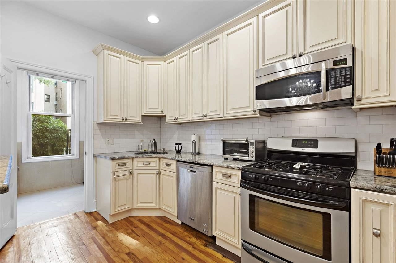 910 WILLOW AVE Unit: 2