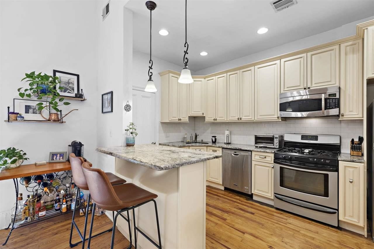 910 WILLOW AVE Unit: 2