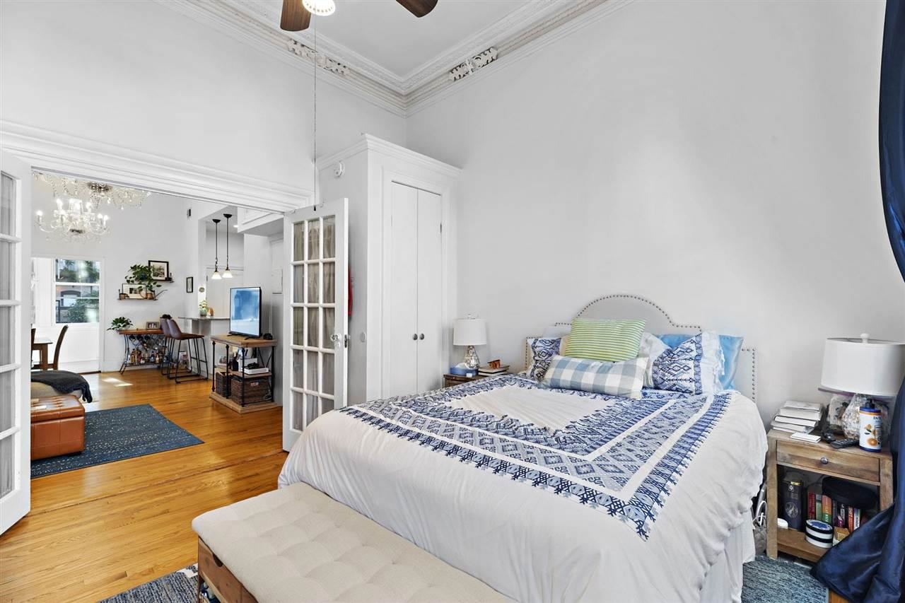 910 WILLOW AVE Unit: 2