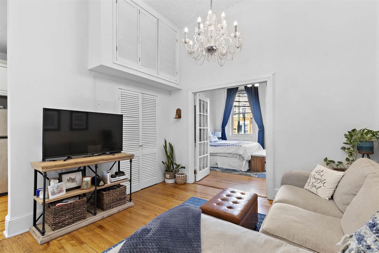 910 WILLOW AVE Unit: 2