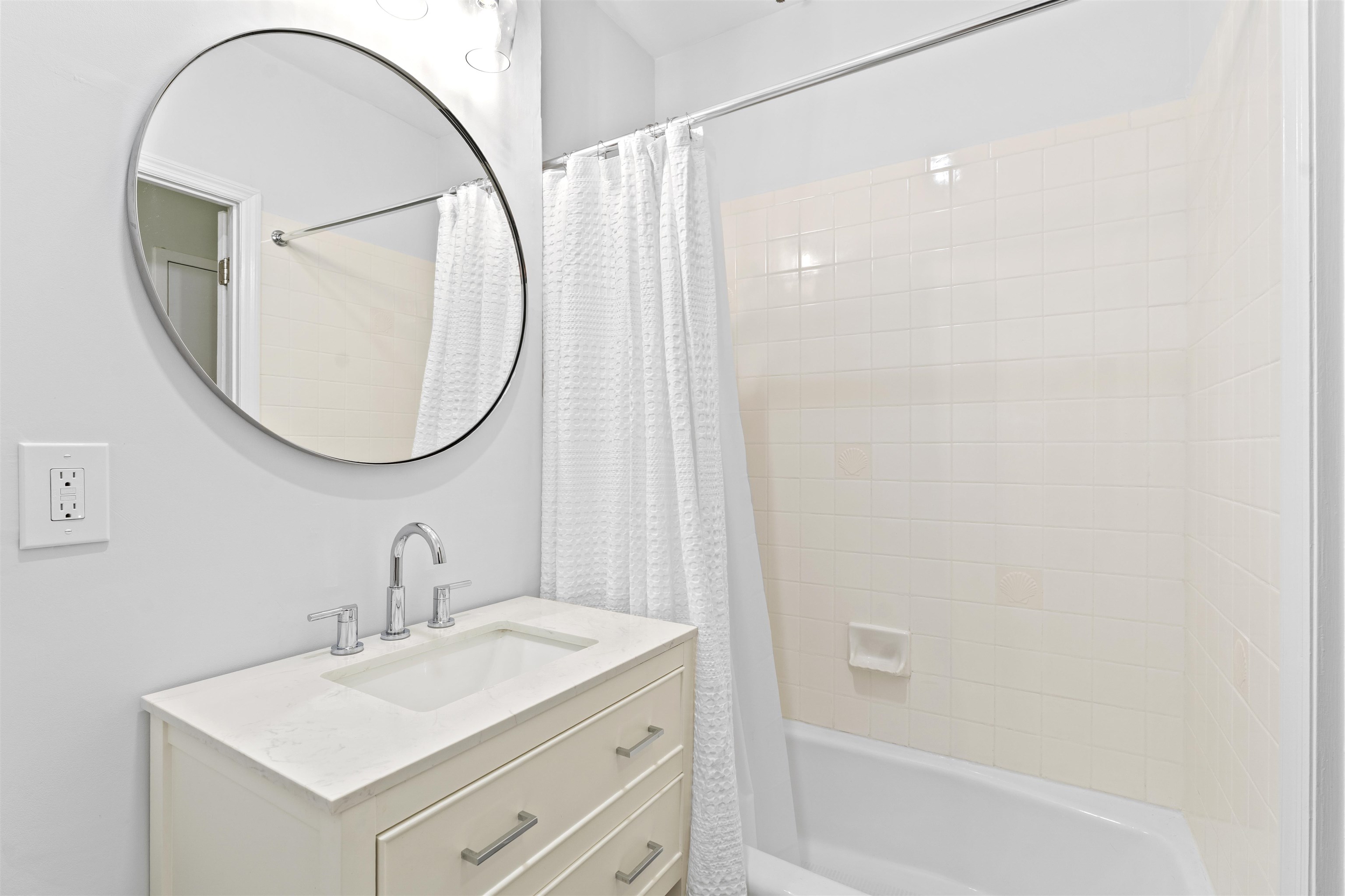 218 WILLOW AVE Unit: 2L