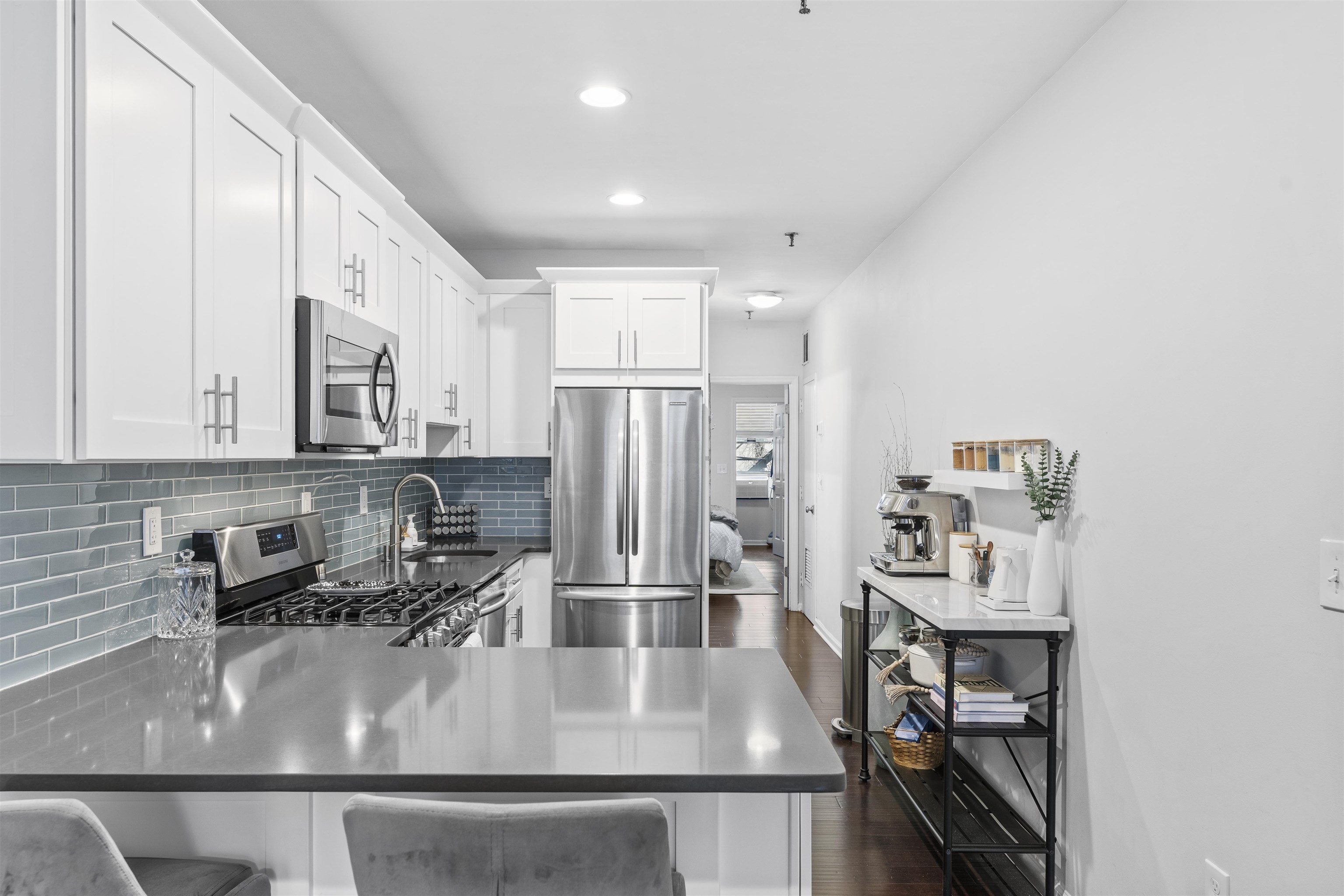 218 WILLOW AVE Unit: 2L