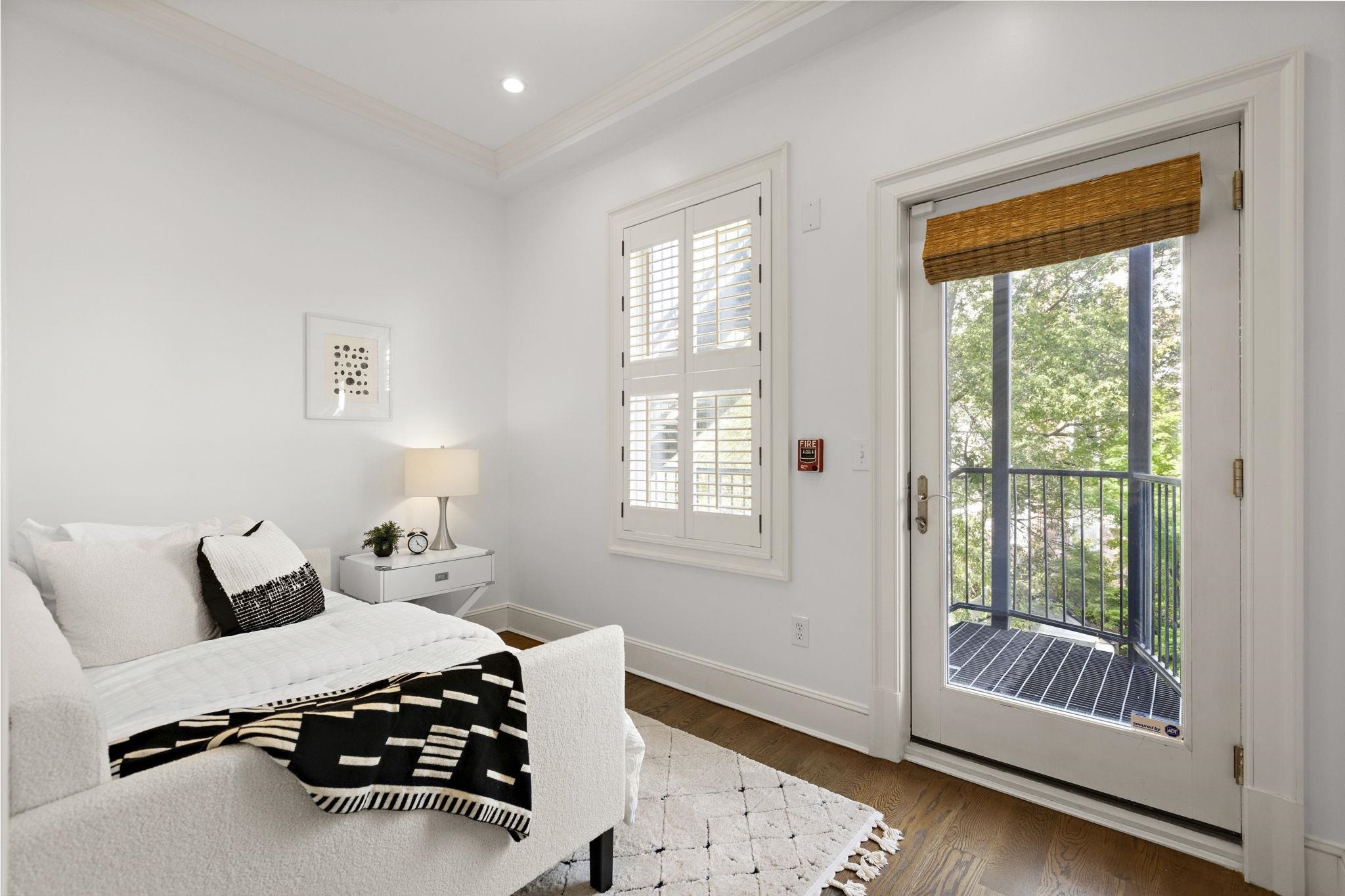 812 BLOOMFIELD ST Unit: 4