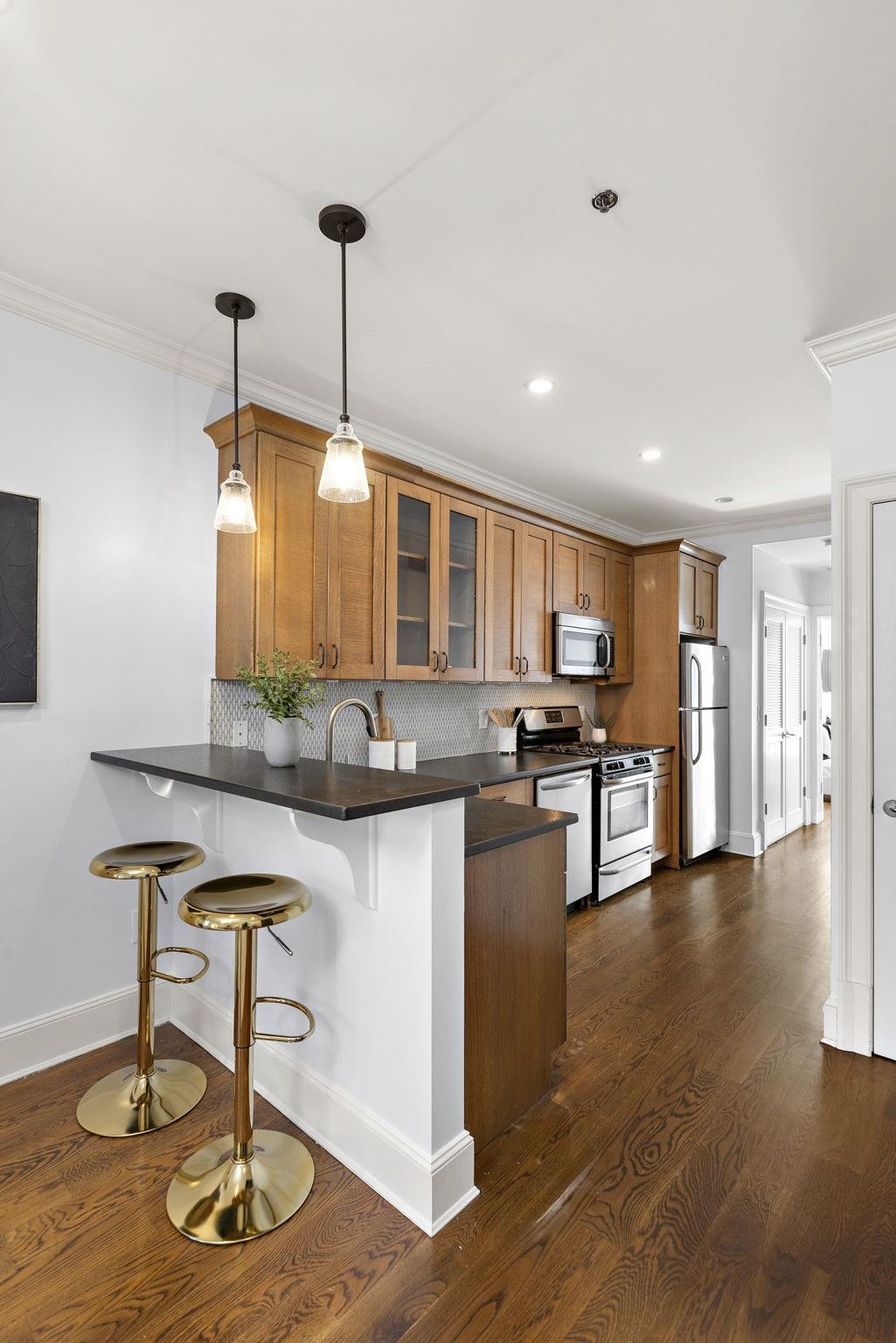 812 BLOOMFIELD ST Unit: 4