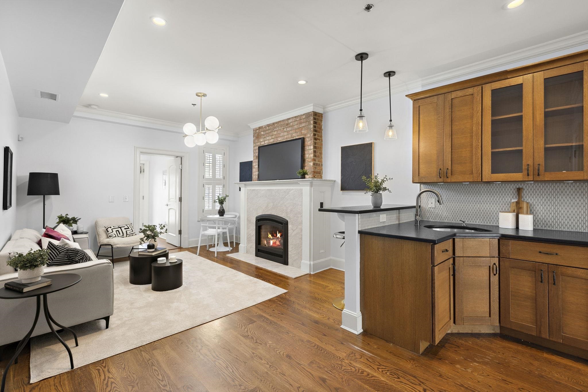 812 BLOOMFIELD ST Unit: 4