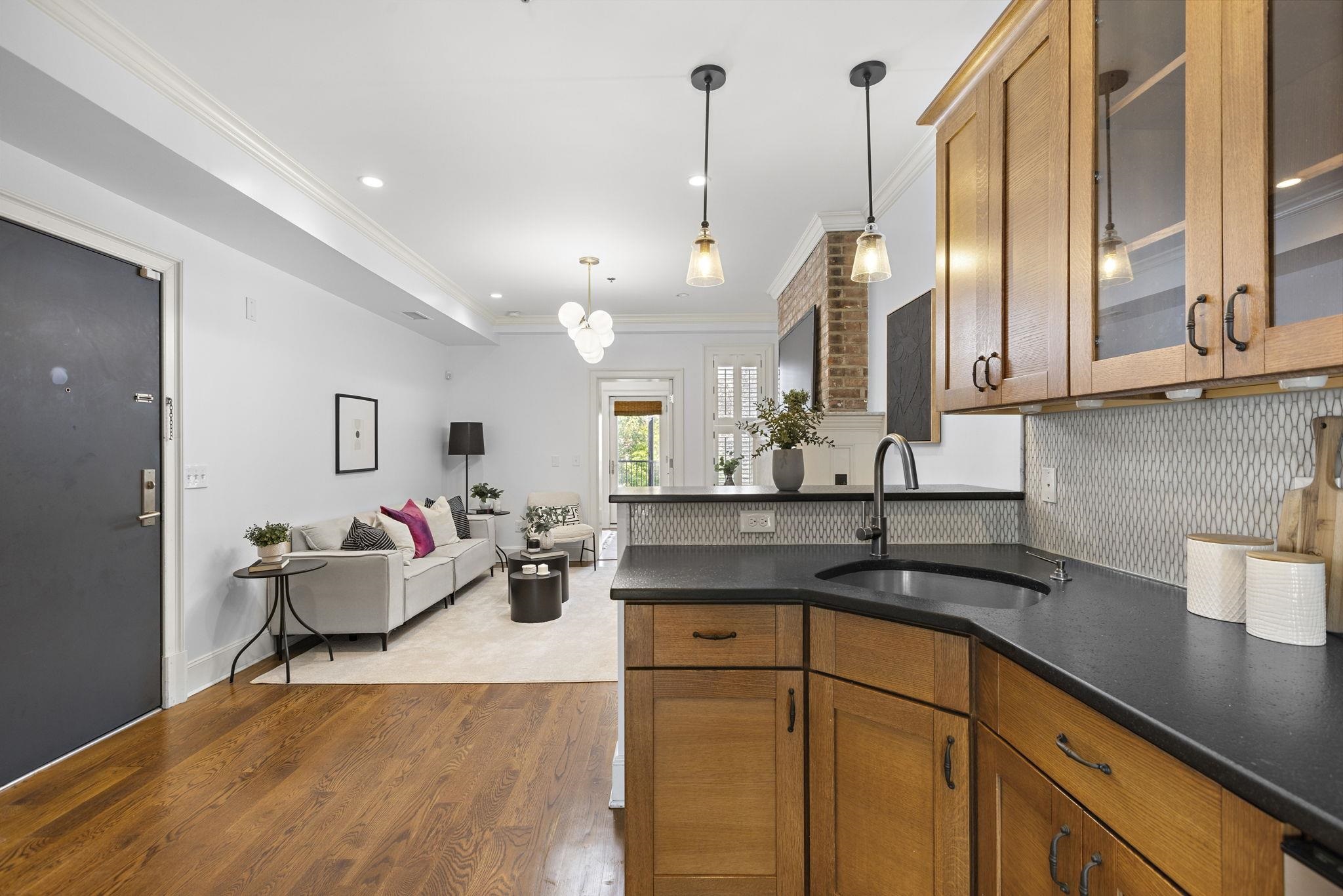 812 BLOOMFIELD ST Unit: 4