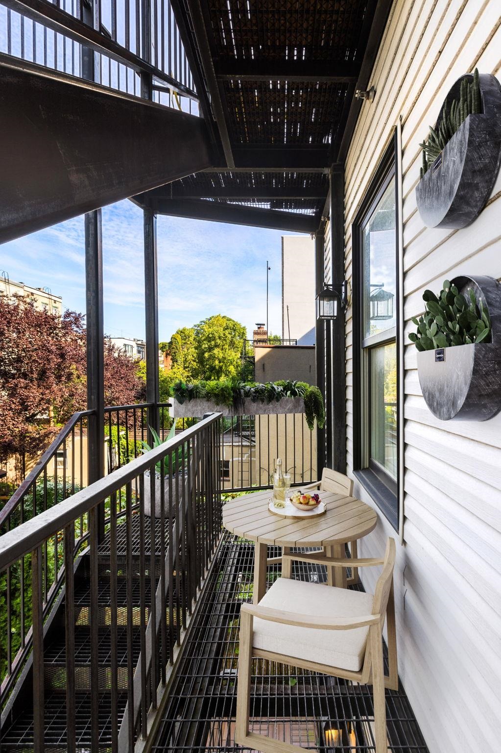 812 BLOOMFIELD ST Unit: 4