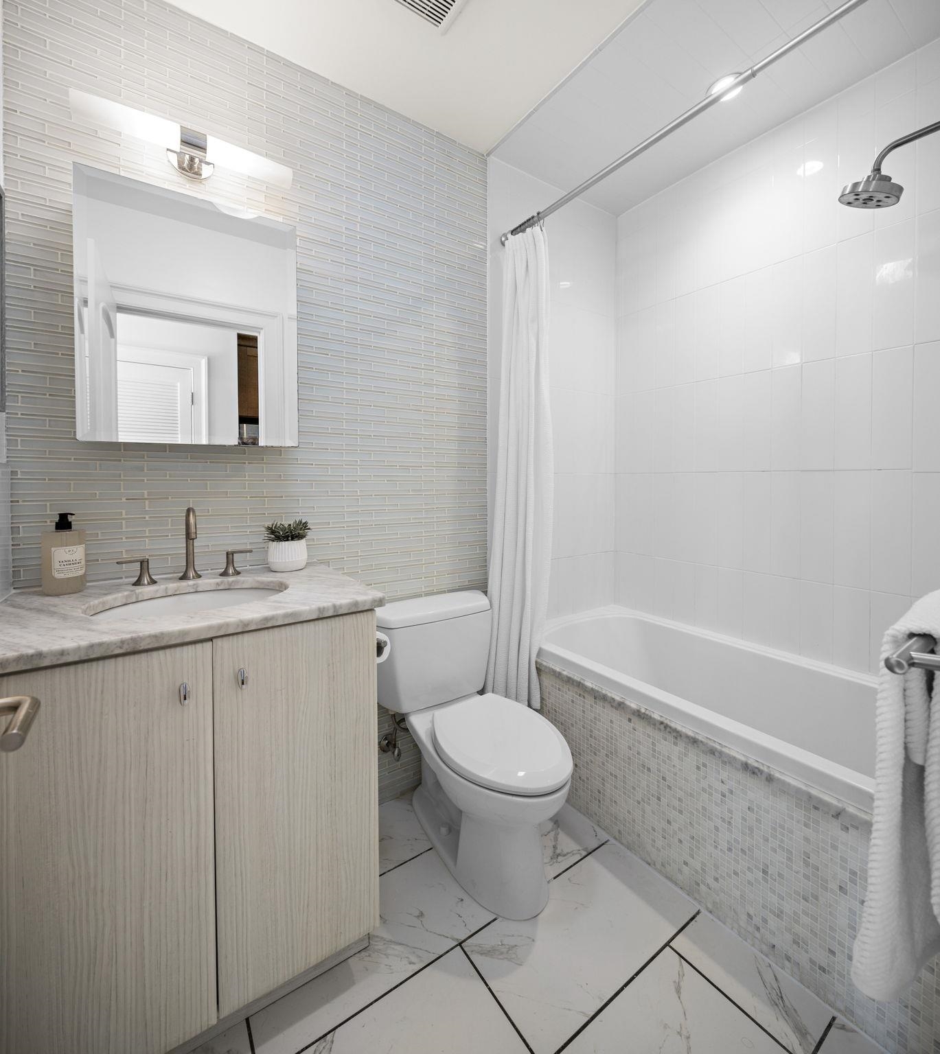 812 BLOOMFIELD ST Unit: 4