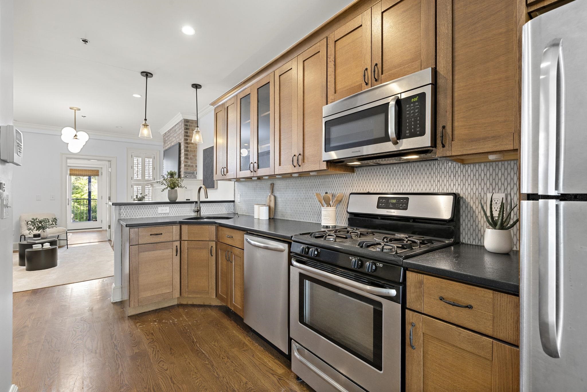 812 BLOOMFIELD ST Unit: 4