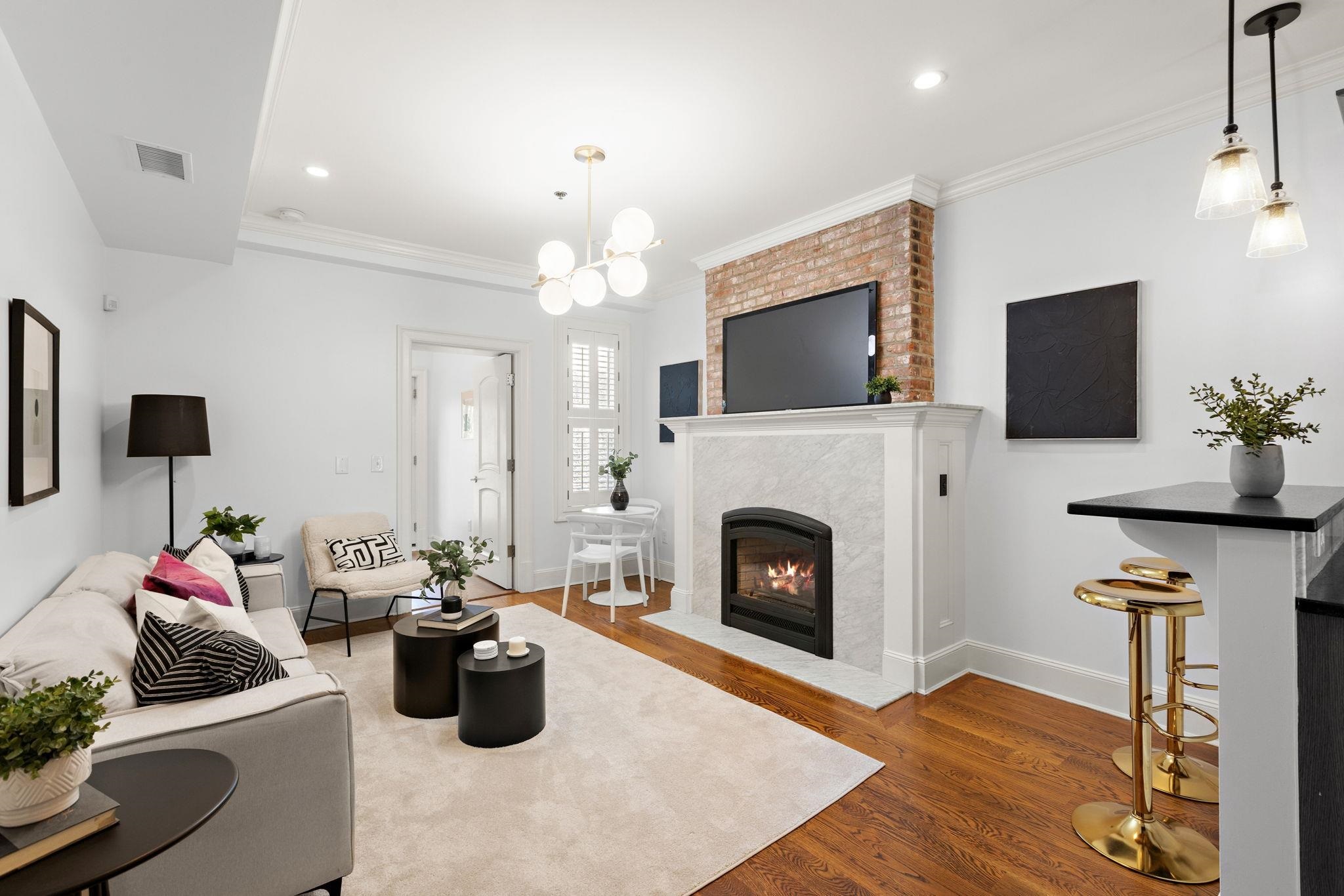 812 BLOOMFIELD ST Unit: 4