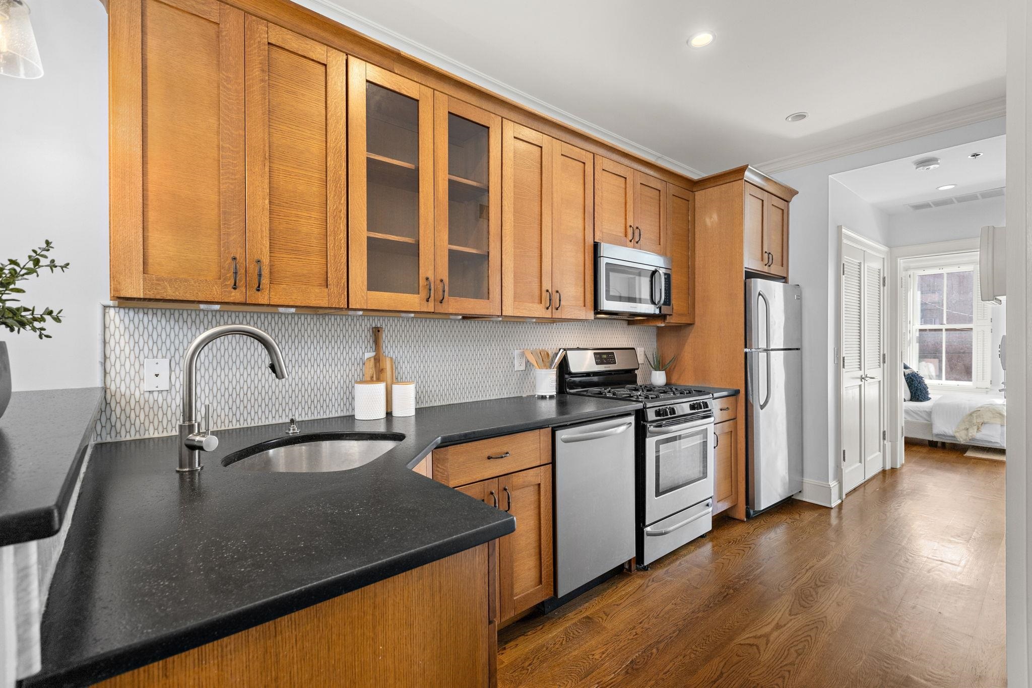 812 BLOOMFIELD ST Unit: 4