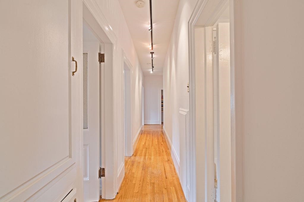 920 HUDSON ST Unit: 1D