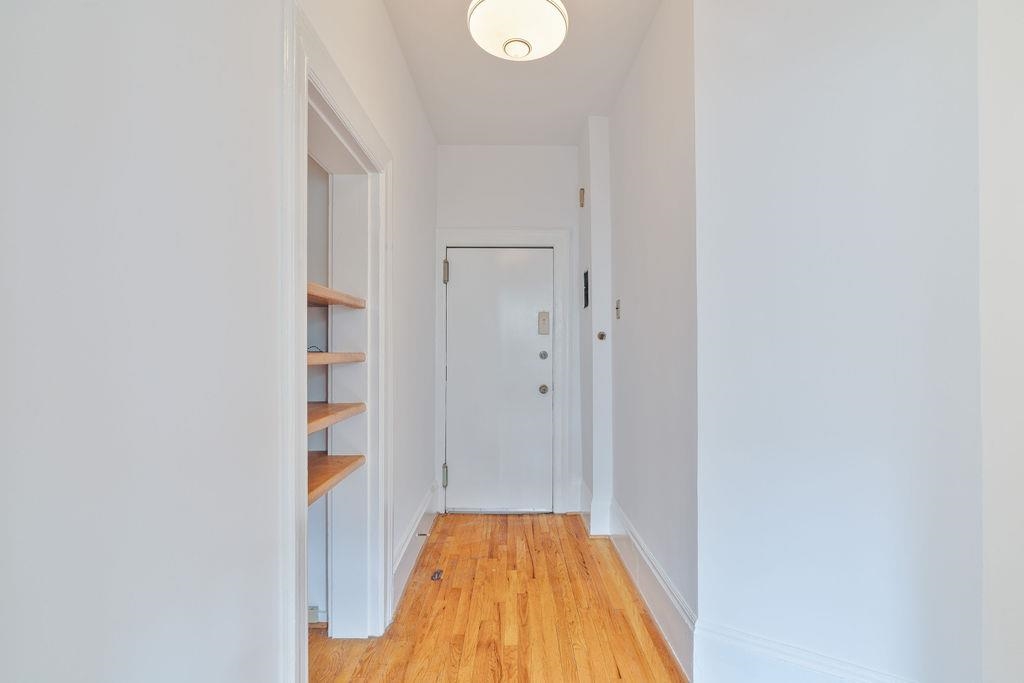 920 HUDSON ST Unit: 1D