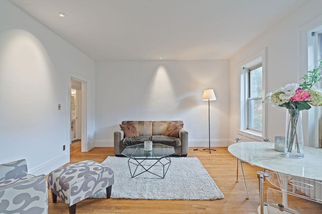 920 HUDSON ST Unit: 1D