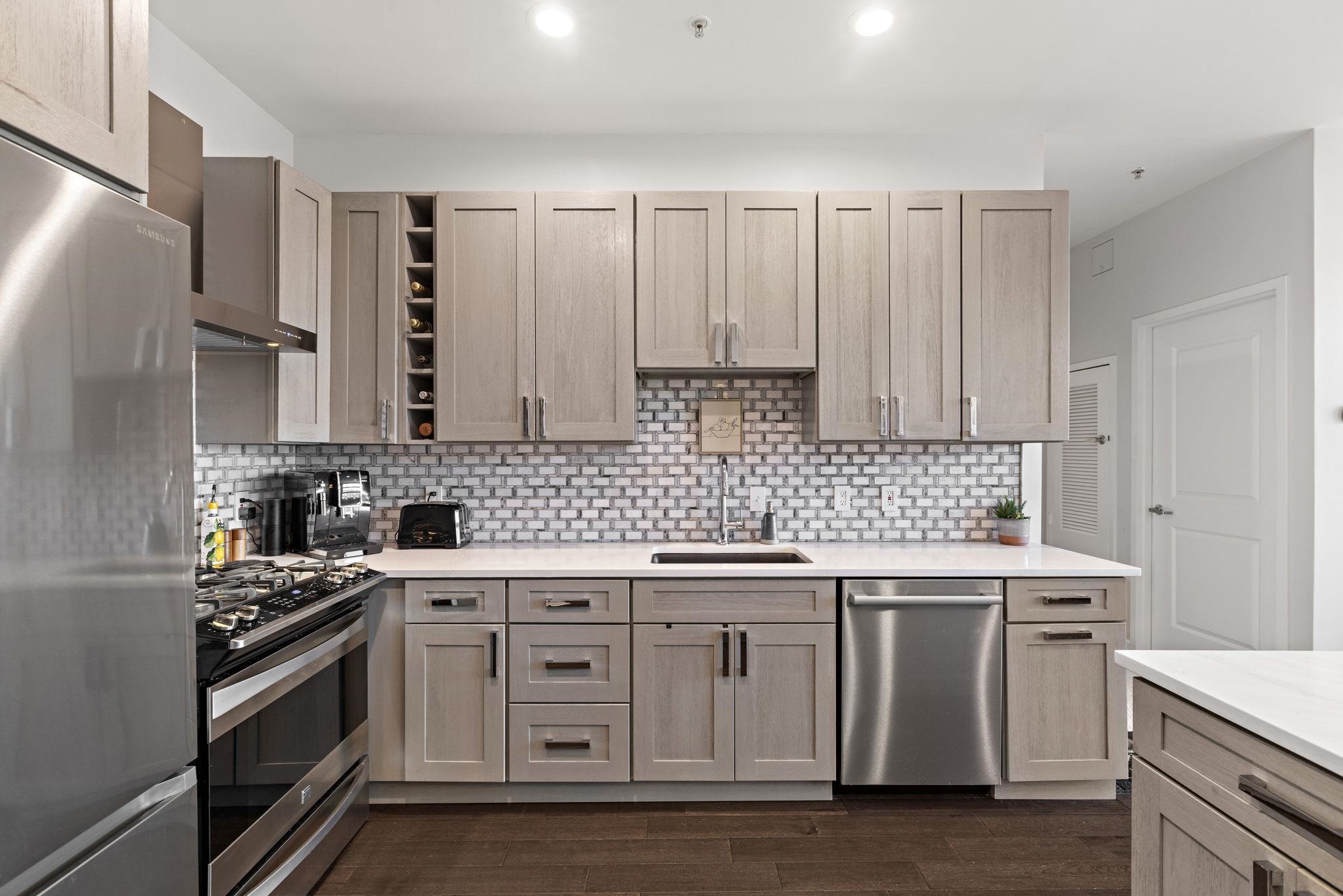 1100 ADAMS ST Unit: 405