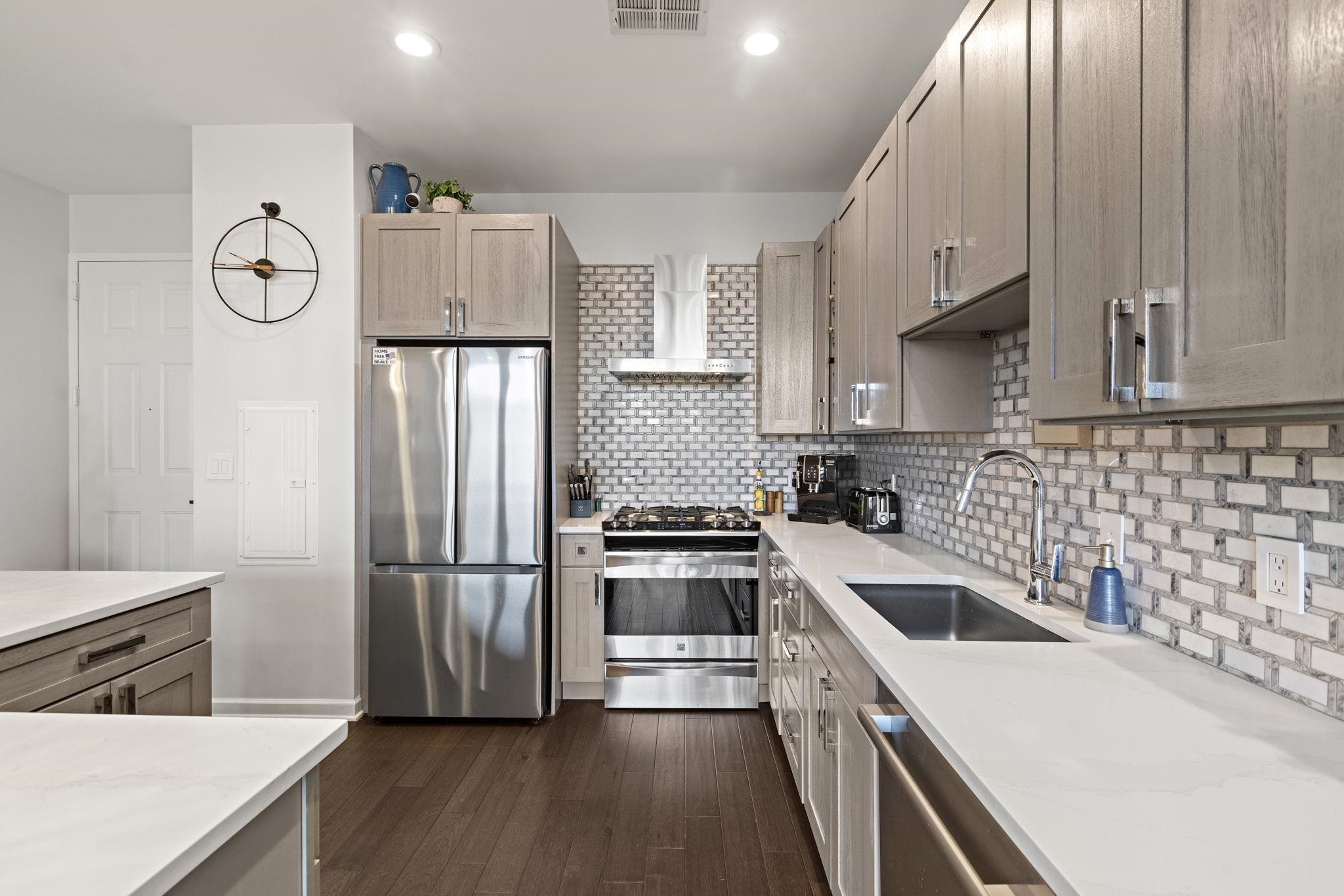 1100 ADAMS ST Unit: 405