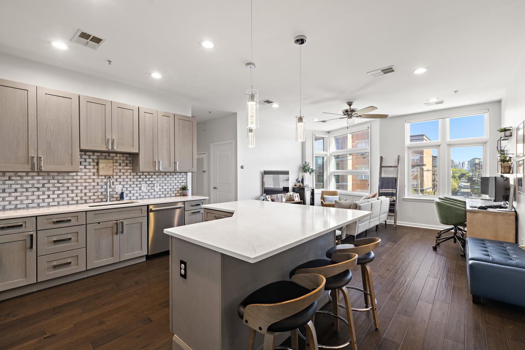 1100 ADAMS ST Unit: 405