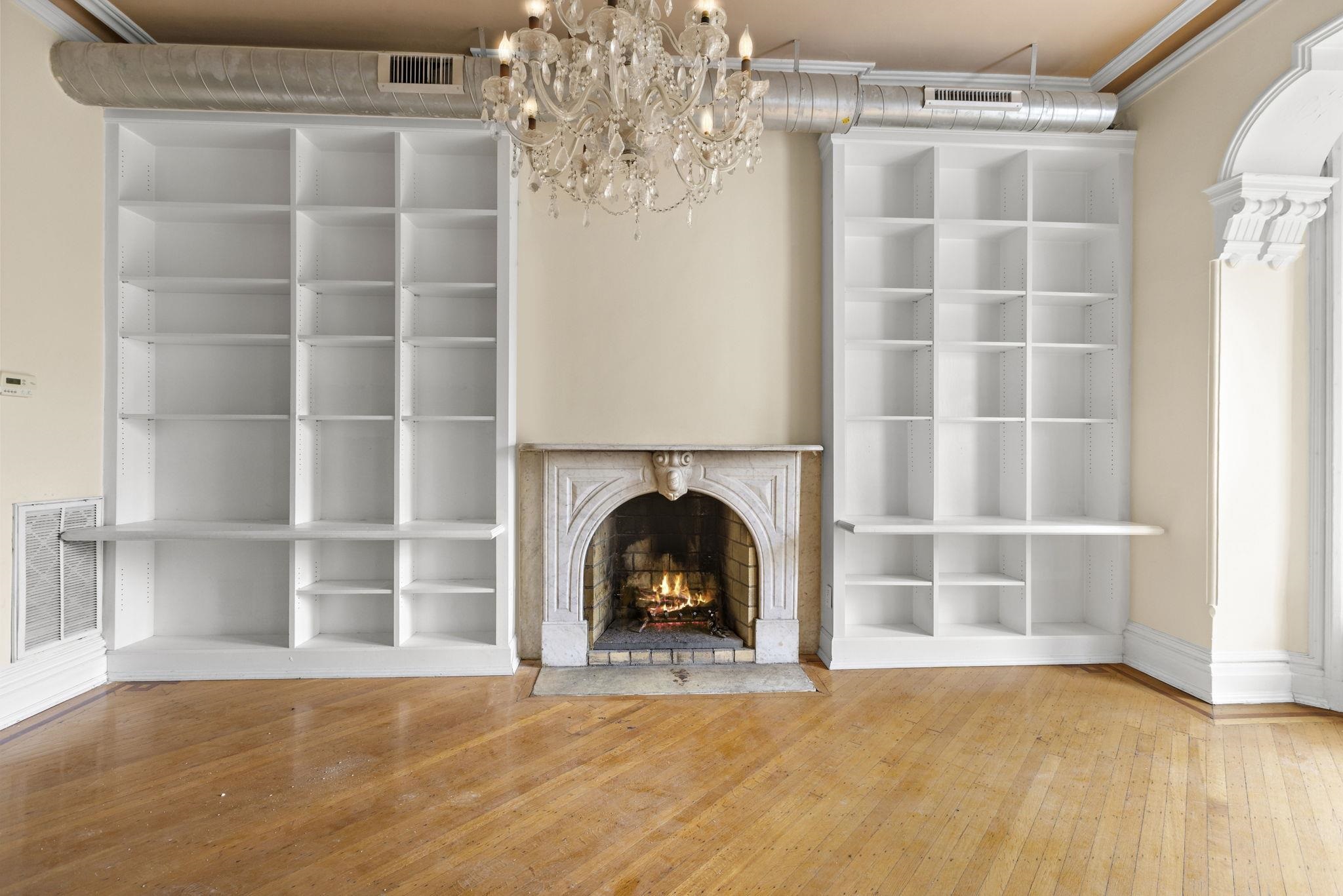 910 HUDSON ST Unit: 2