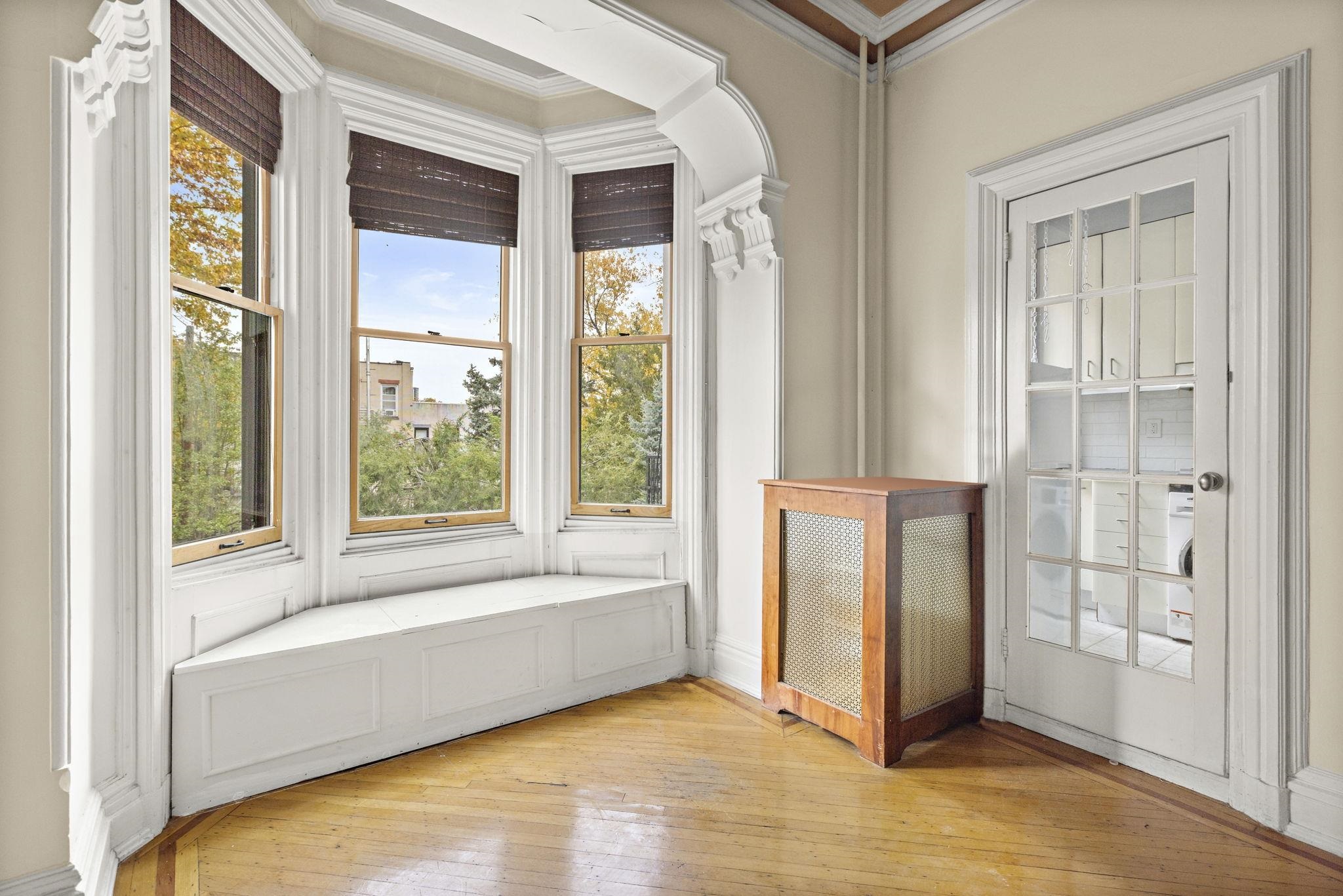 910 HUDSON ST Unit: 2