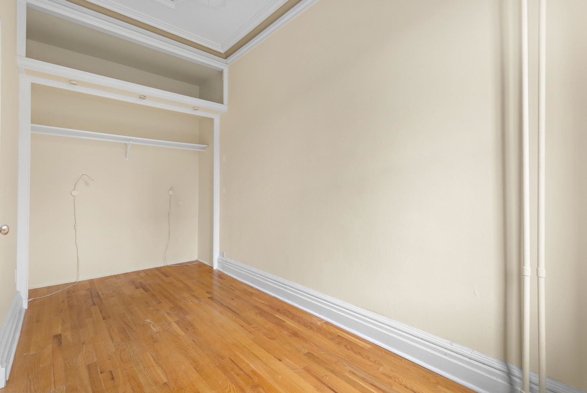 910 HUDSON ST Unit: 2